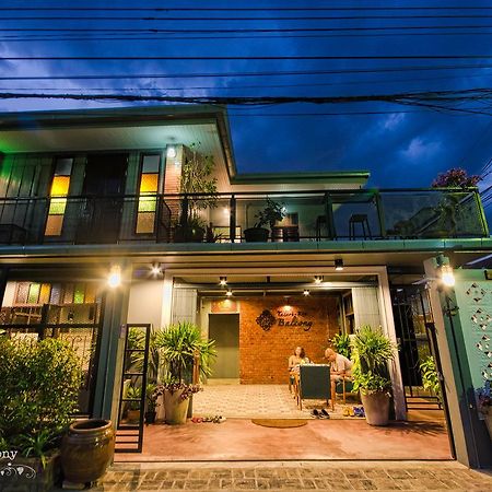 Talardkao Balcony Krabi Hostel Bagian luar foto