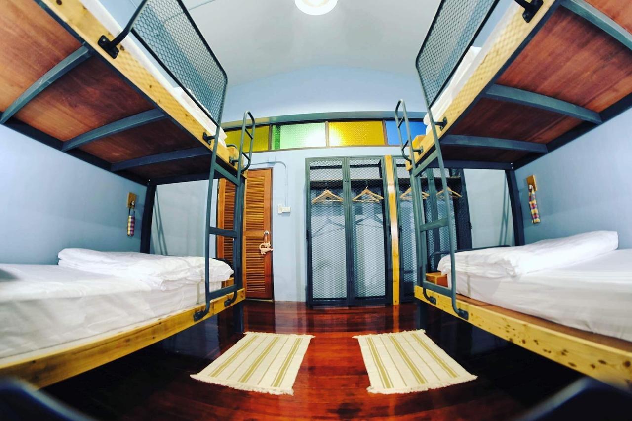 Talardkao Balcony Krabi Hostel Bagian luar foto