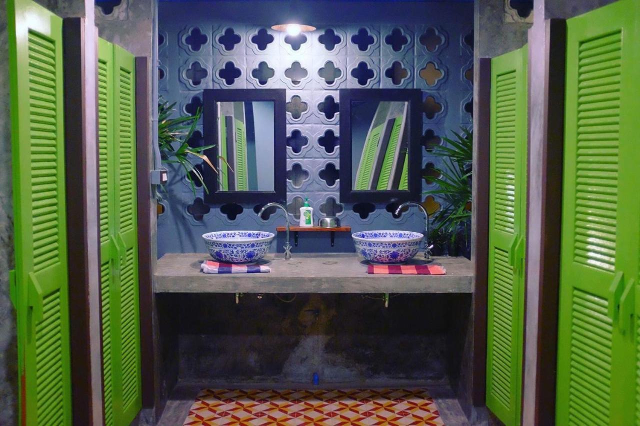 Talardkao Balcony Krabi Hostel Bagian luar foto