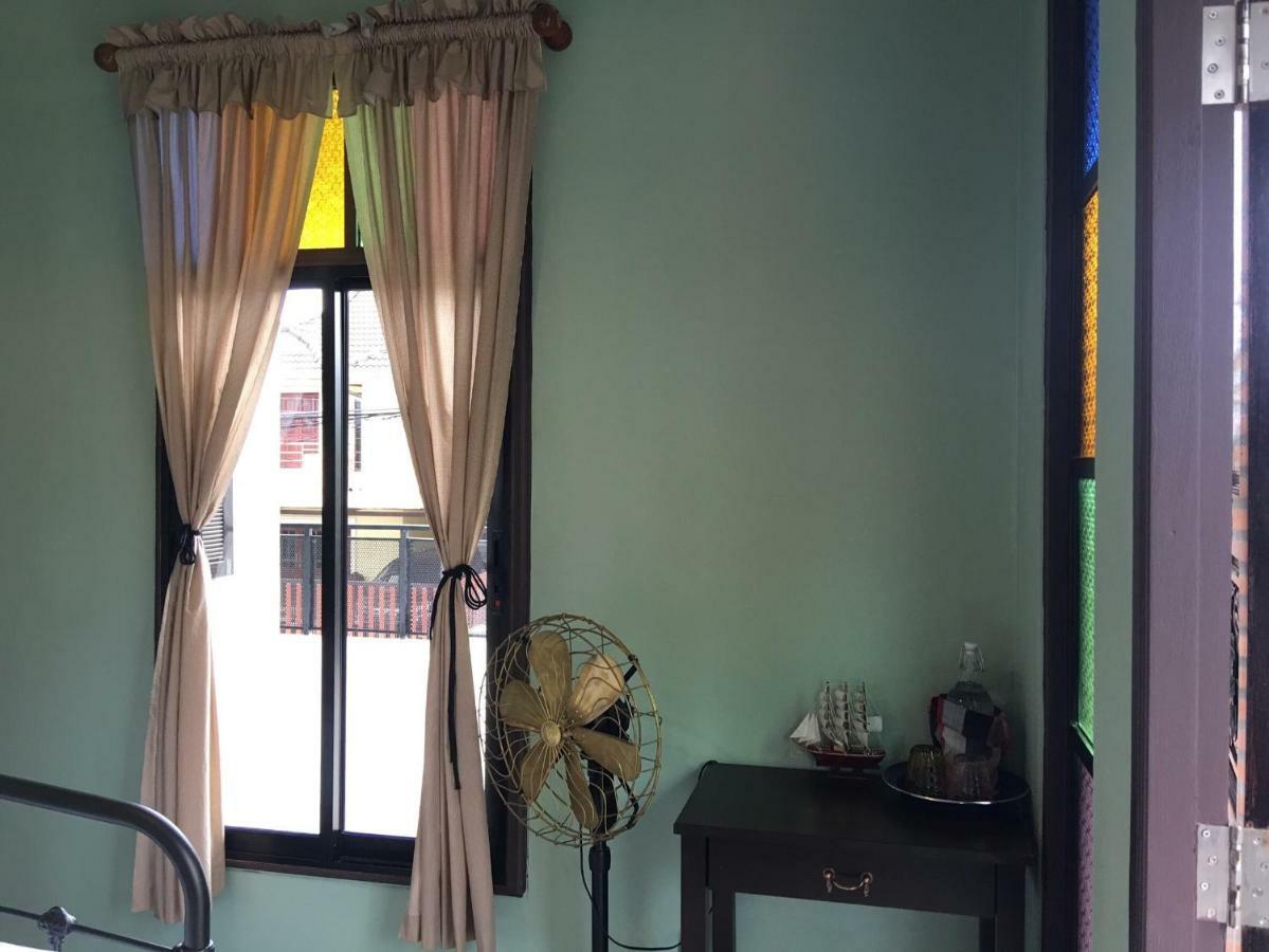 Talardkao Balcony Krabi Hostel Bagian luar foto