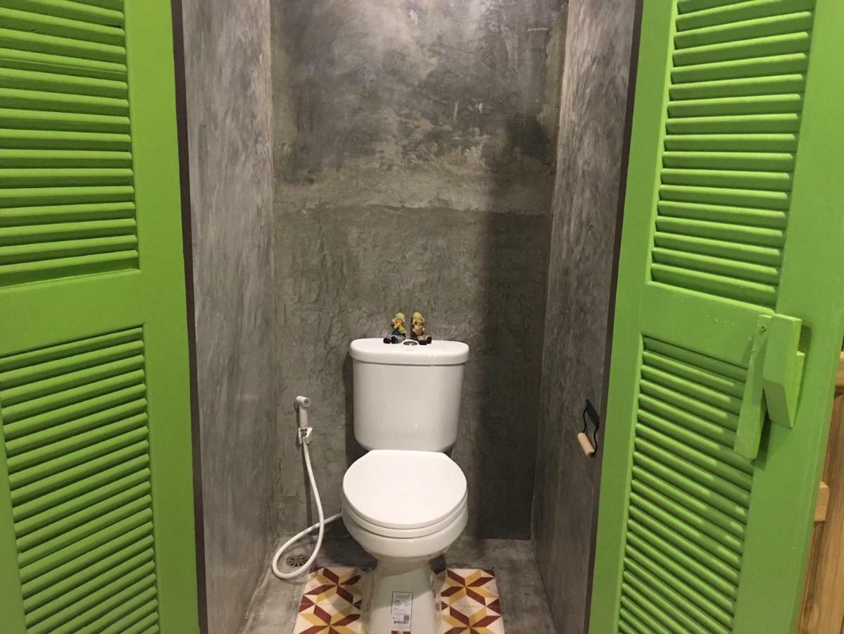 Talardkao Balcony Krabi Hostel Bagian luar foto