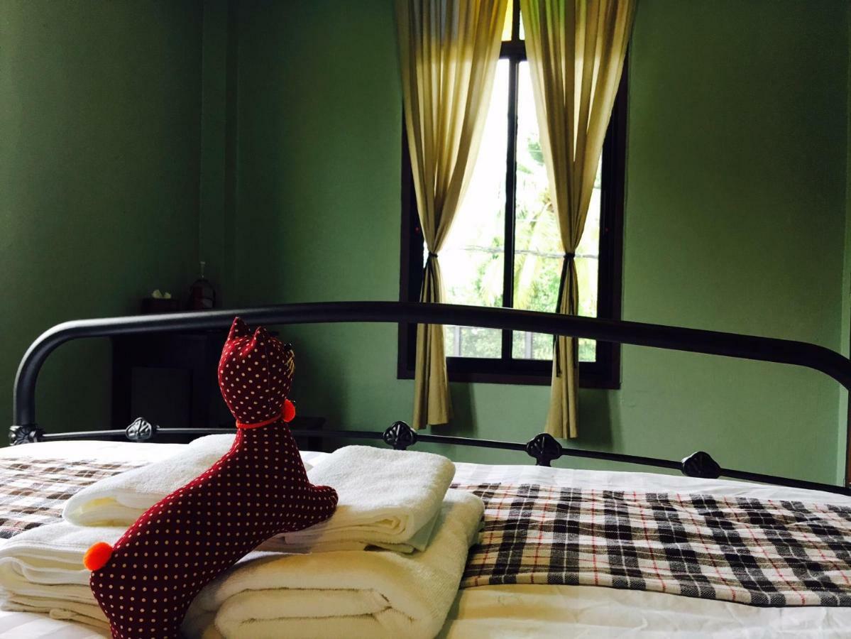 Talardkao Balcony Krabi Hostel Bagian luar foto